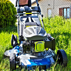 Benzínová sekačka - self-propelled  135 cm³ 46 cm - ruční startování s odpalovačem 